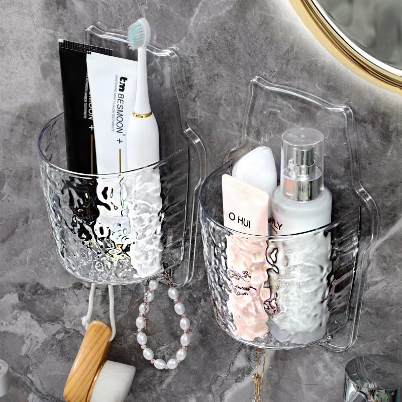 Giỏ treo tường dùng để sắp xếp kem đánh răng và đồ dùng cá nhân