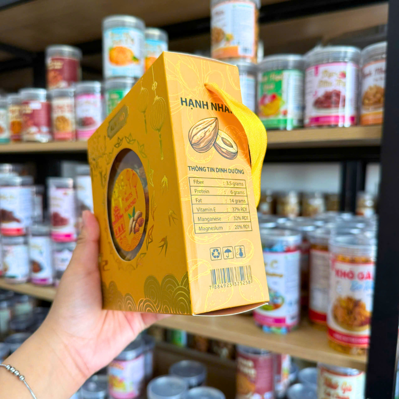 Bảng thông tin dinh dưỡng in ở mặt bên bao bì