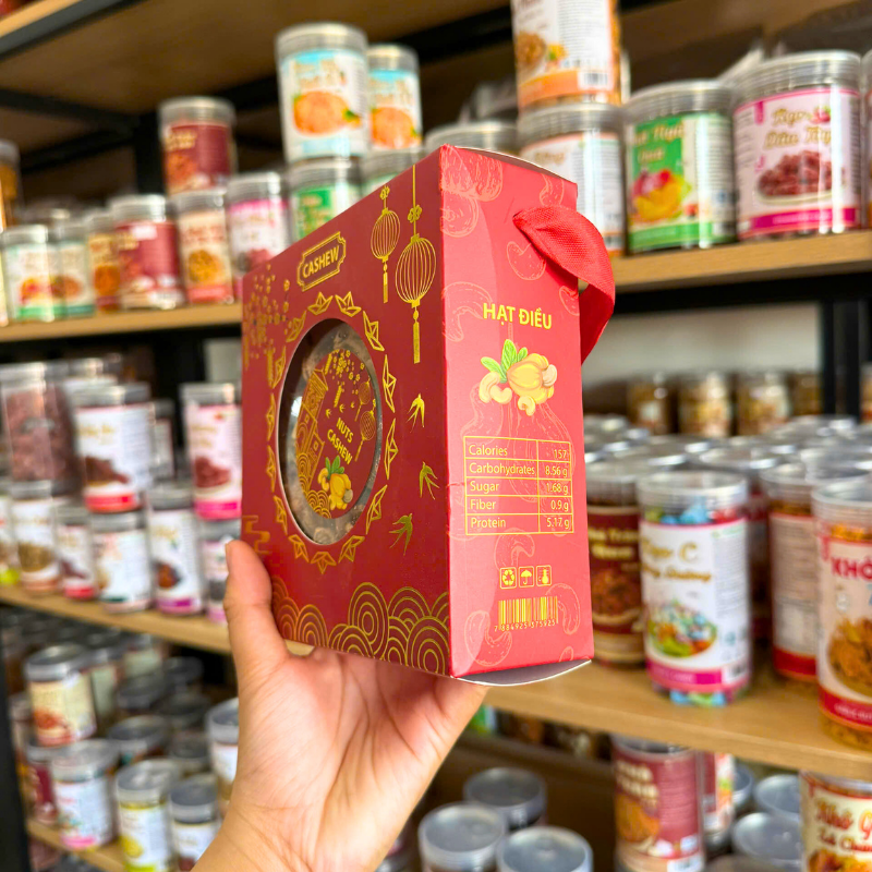 Hông hộp có bảng thông tin dinh dưỡng và tên sản phẩm