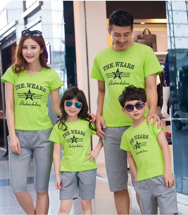 Với những mẫu áo thun gia đình đẹp dành cho dạo phố thường có chất liệu thun mềm, thoải mái
