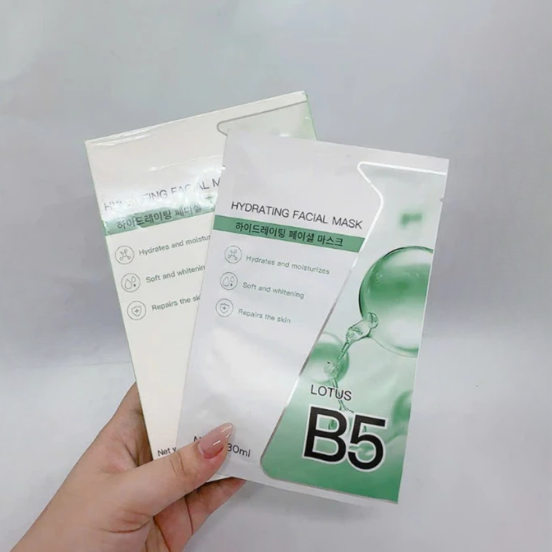 Hai gói trắng xanh với chữ B5 nổi bật trên nền tay cầm
