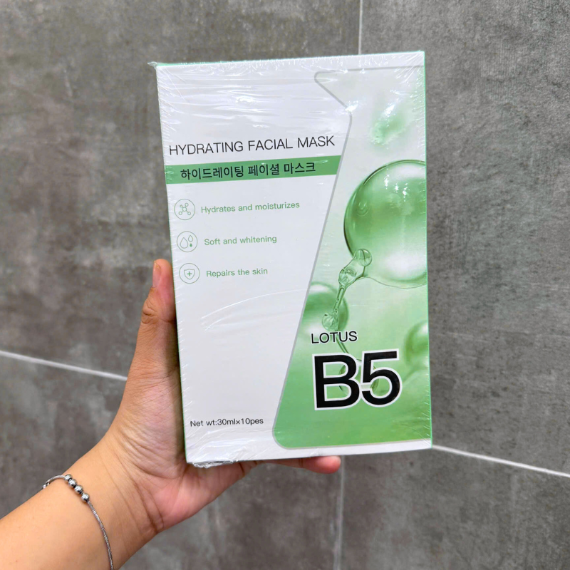 Hộp 10 miếng cầm gọn trong tay, hợp để đặt sẵn ở nhà