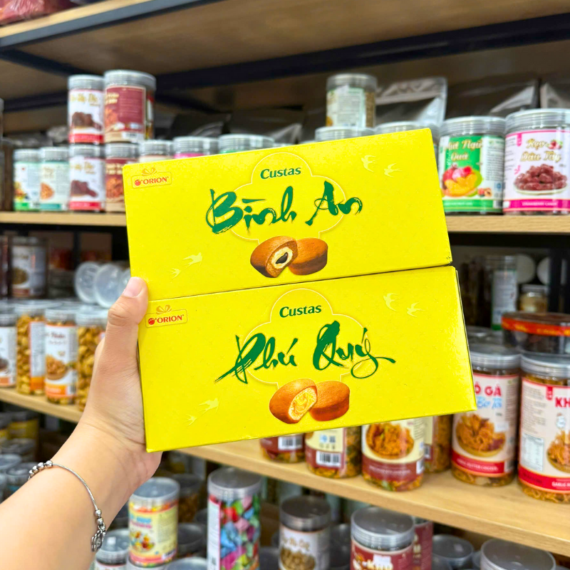 Một số hộp bánh bên trong với tên vị Bình An và Phú Quý
