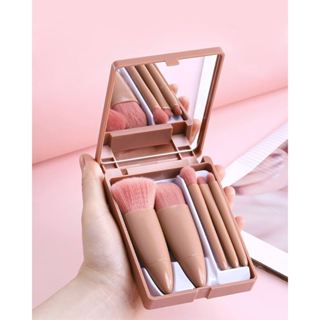 Bố cục đầy đủ các món cọ và hộp gương