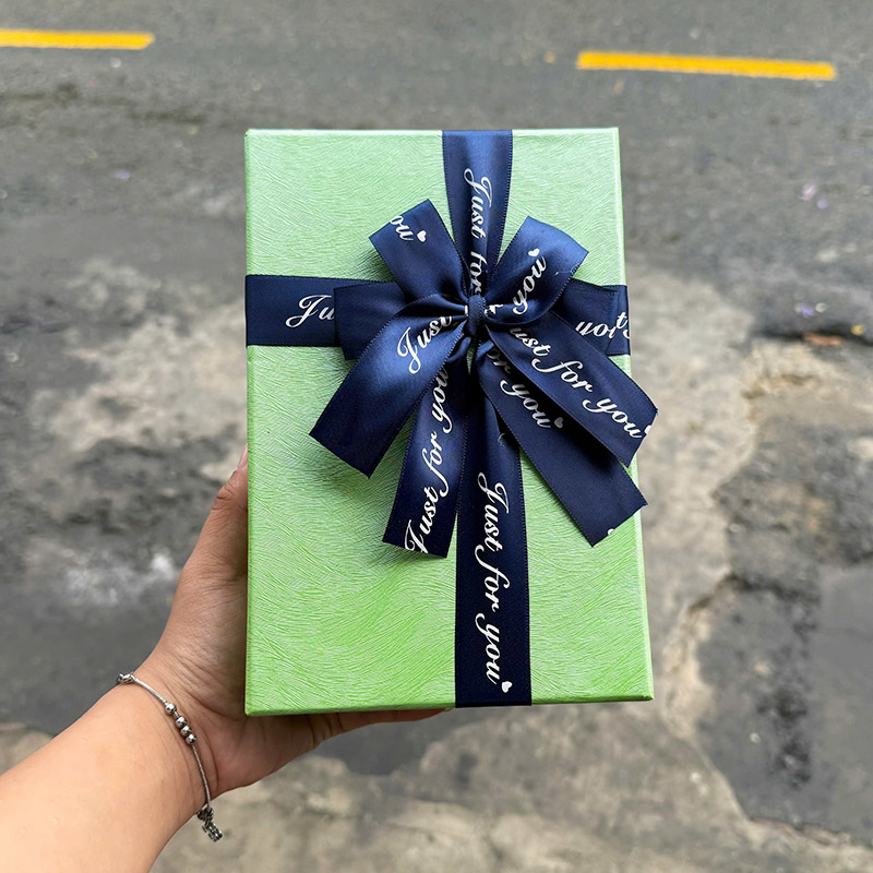 Hộp Quà Giấy Chữ Nhật Lớn Nhiều Màu Nắp Rời Thắt Nơ - Không Kèm Hoa Rơm