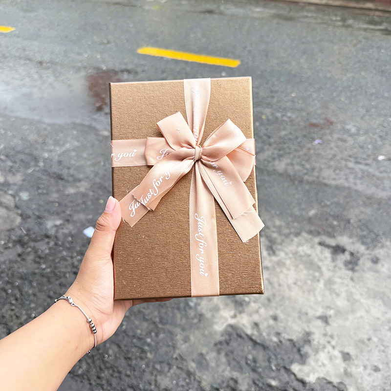 Hộp Quà Giấy Chữ Nhật Lớn Nhiều Màu Nắp Rời Thắt Nơ - Không Kèm Hoa Rơm