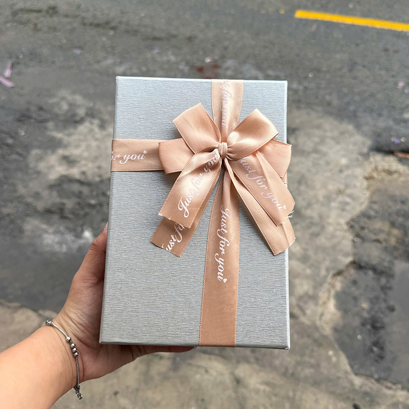 Hộp Quà Giấy Chữ Nhật Lớn Nhiều Màu Nắp Rời Thắt Nơ - Không Kèm Hoa Rơm