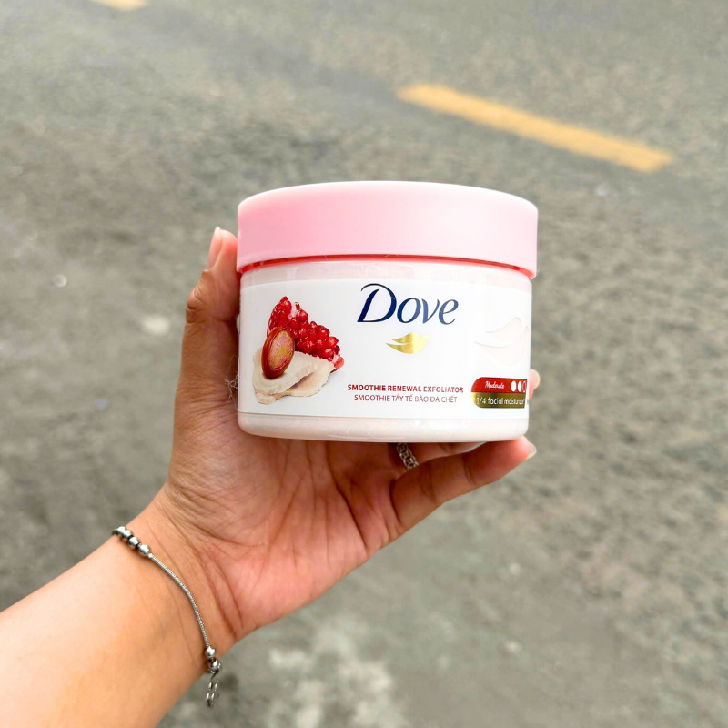 Mặt trước hũ Dove với hình quả lựu, phù hợp khi cần kiểm tra đúng dòng.