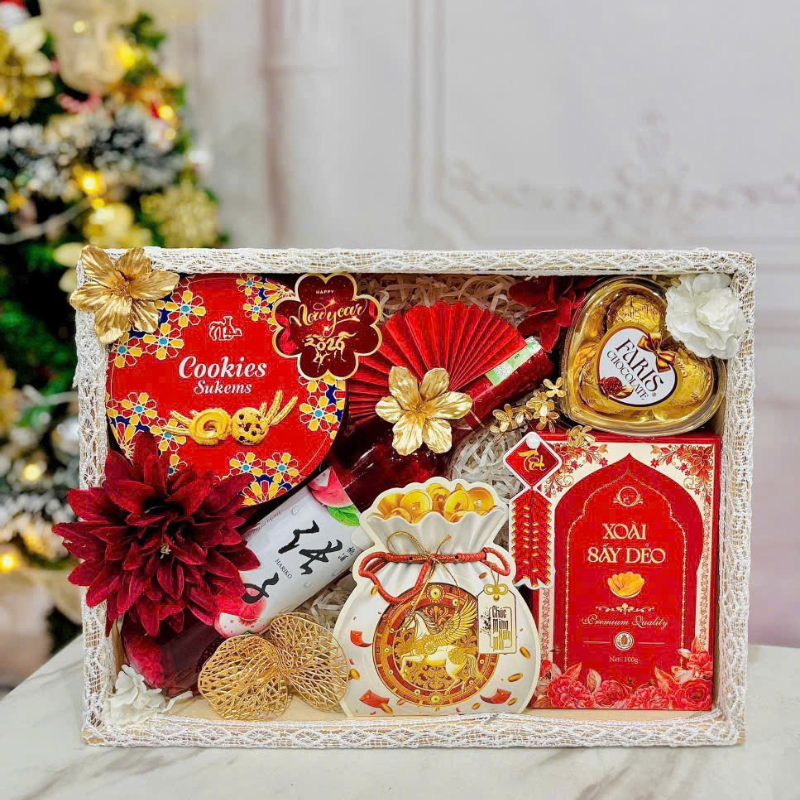 Phiên bản tone đỏ phù hợp không khí chúc Tết đầu năm