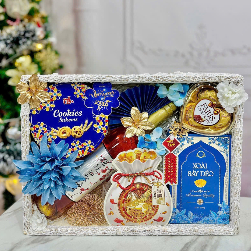 Phiên bản tone xanh với các món quà được phối gọn trong hộp