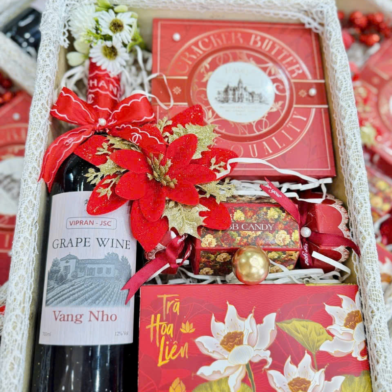 Bố cục hộp gọn gàng, phối quà đồng màu dễ biếu tặng