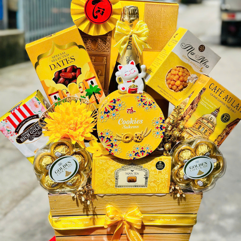 Hộp Quà Tết Rượu Bánh Kẹo Tông Vàng