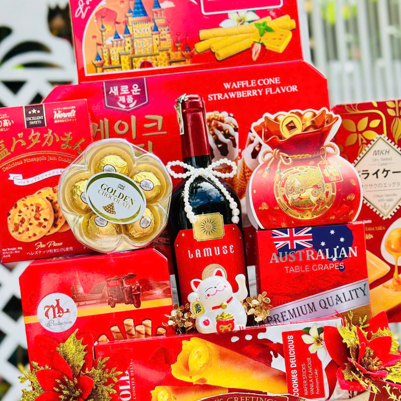 Cận cảnh các món trong set: hộp Australian Table Grapes, Golden Chocolate và Rich Golden