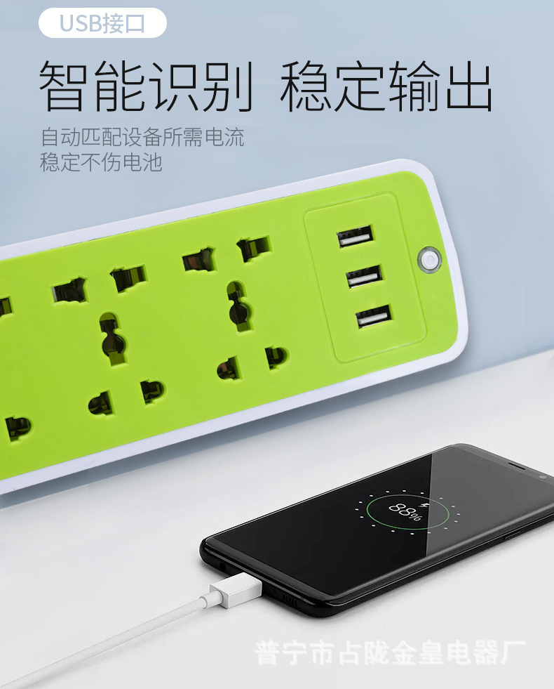 Cận cảnh 3 cổng USB và khu vực ổ cắm đa năng