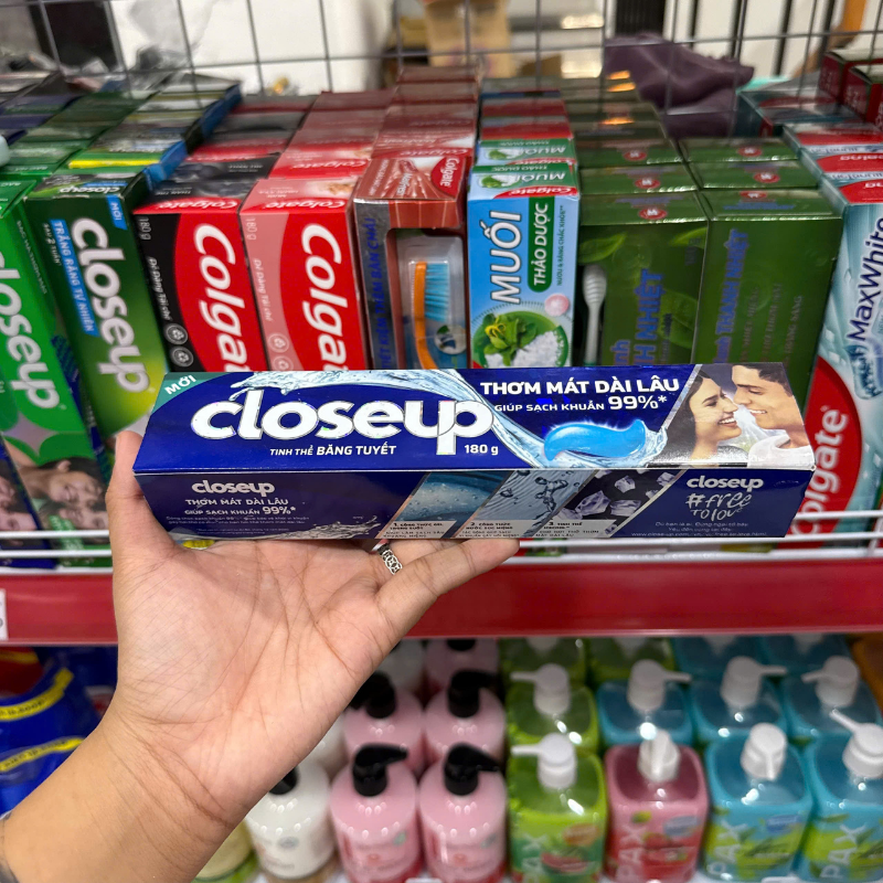 Kem Đánh Răng CloseUp Tinh Thể Băng Tuyết Sạch Khuẩn 99% 230g