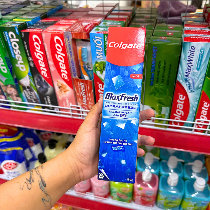 Cạnh hộp thể hiện công nghệ UltraFreeze và hương bạc hà