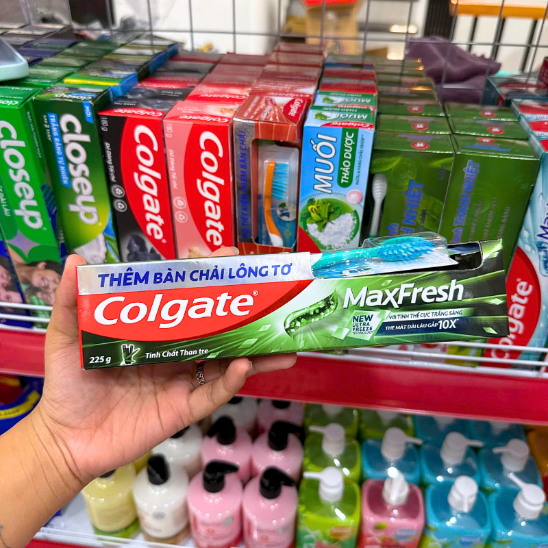 Bộ sản phẩm kem đánh răng 225g kèm bàn chải Colgate