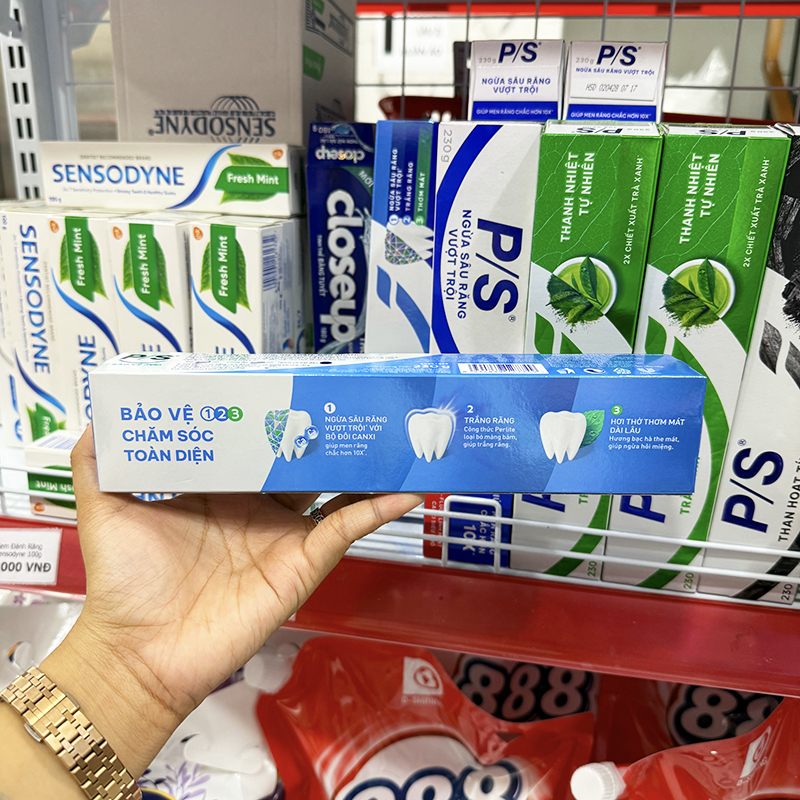 Mặt bên hộp minh họa các công dụng ngừa sâu răng, trắng răng và thơm mát