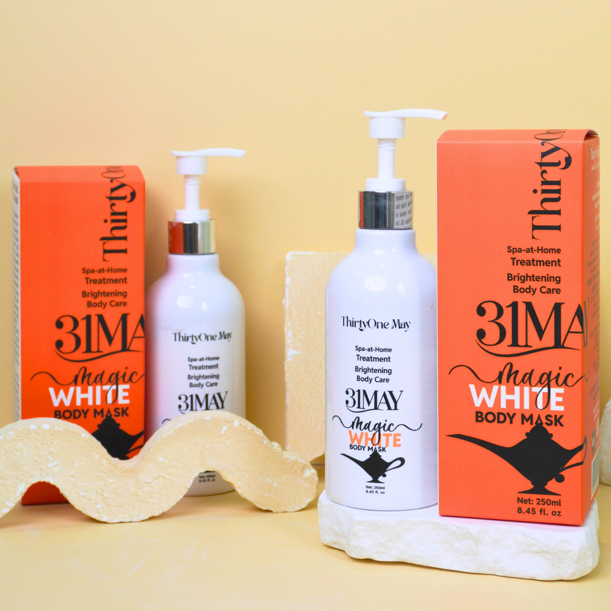 Hai chai và hai hộp đặt cạnh nhau, nhấn mạnh quy cách 250ml