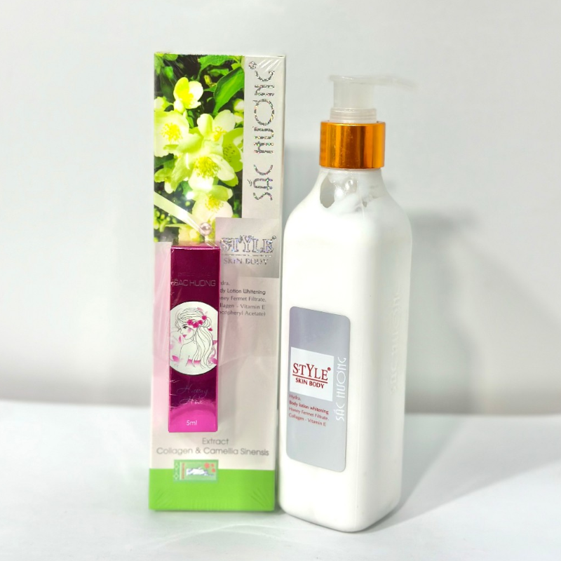 Thân chai cao với vòng cổ vàng đặt cạnh hộp STYLE SKIN BODY