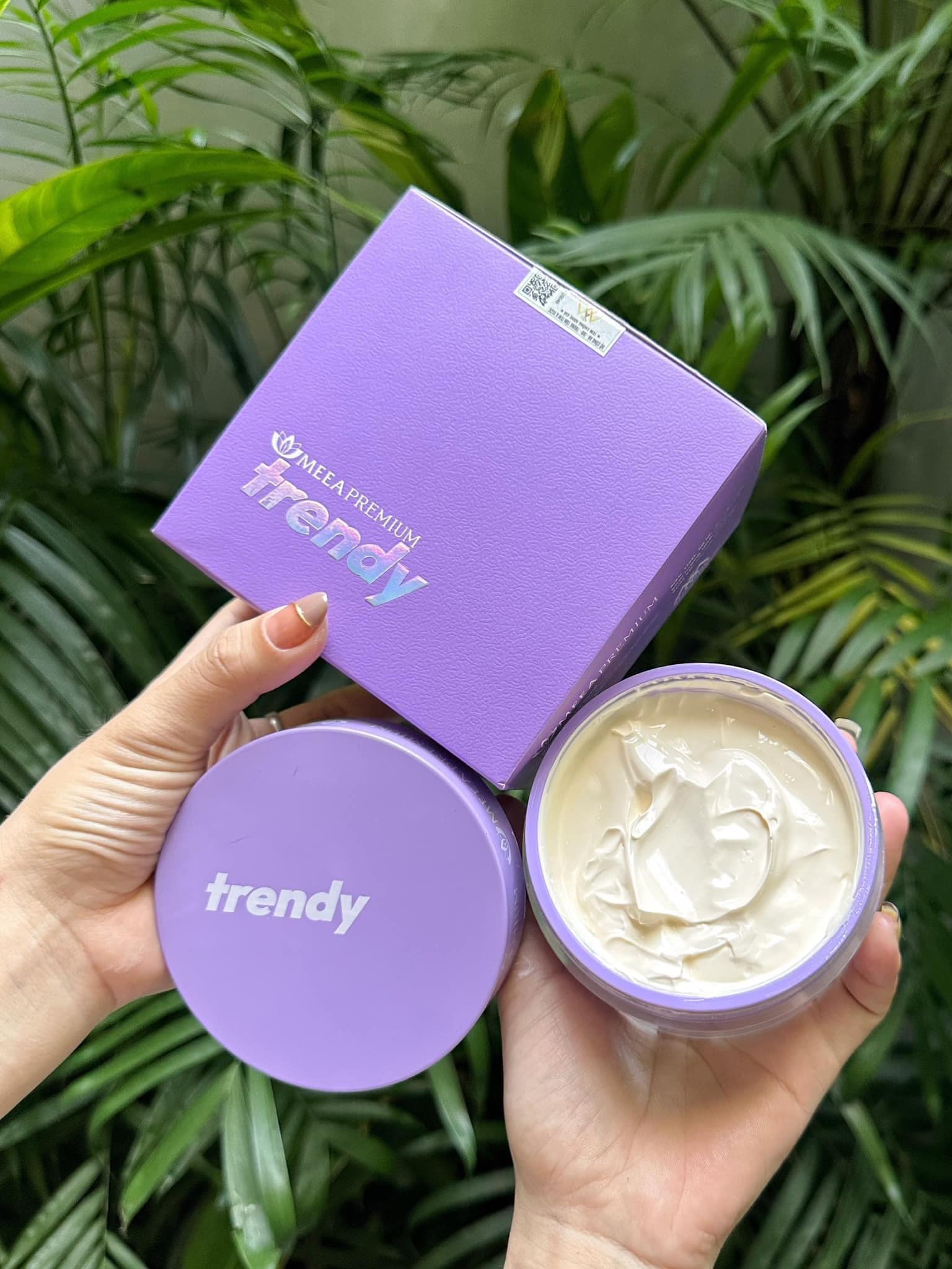 Hình thực tế chất kem và bao bì màu tím