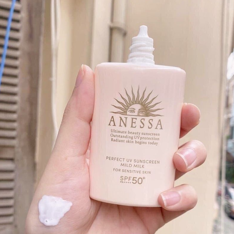 Kem Chống Nắng Anessa Perfect UV Sunscreen Mild Milk SPF50+/PA++++ 60ml Cho Da Nhạy Cảm & Da Trẻ Em