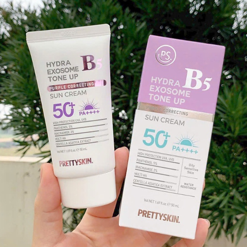 Tuýp và hộp màu tím với thông tin dung tích 50ml