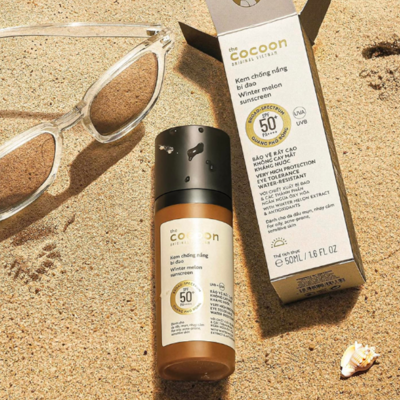 Hình chai và hộp sản phẩm 50ml với chỉ số SPF 50+ PA++++