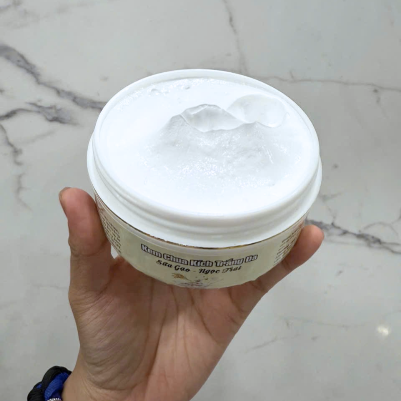 Kem Chua Kích Trắng Da Body
