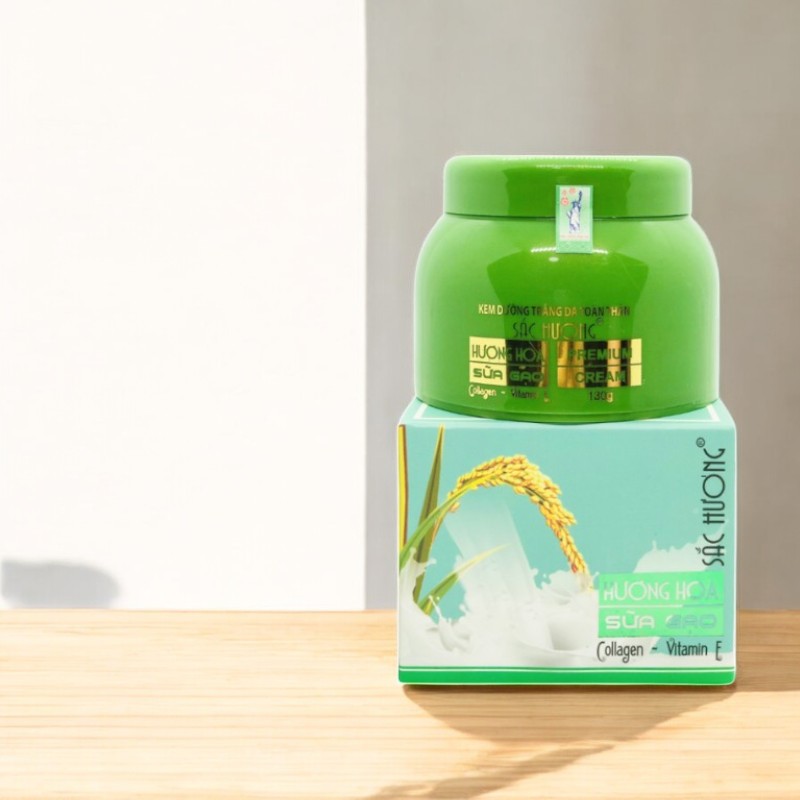 Kem Dưỡng Da Body Sắc Hương Hương Hoa Sữa Gạo Màu Xanh 130ml