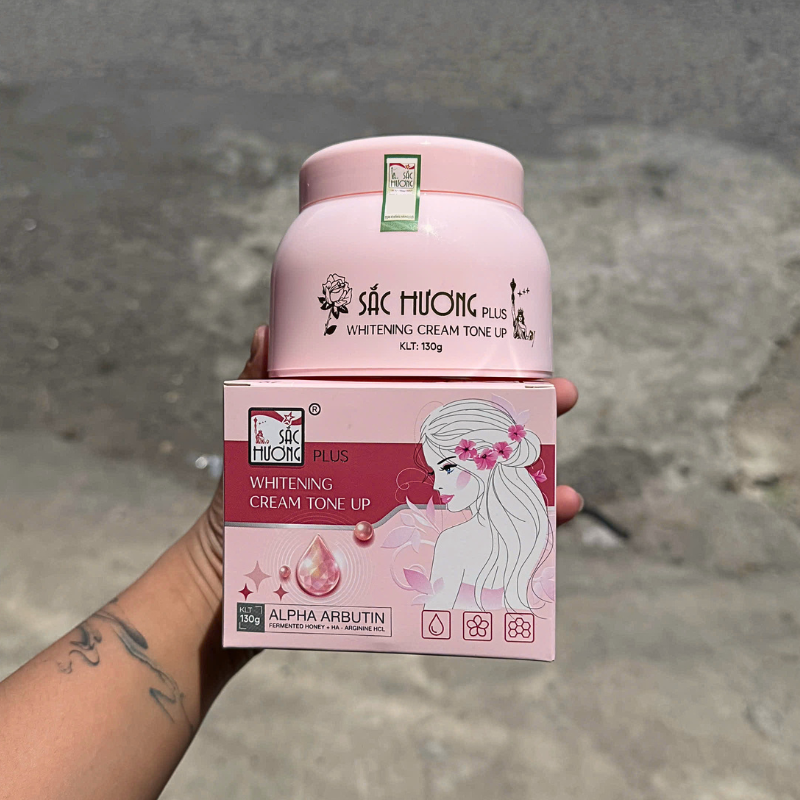 Khám phá Kem Dưỡng Da Body Sắc Hương Plus - Hộp Màu Hồng 130ml thuộc nhóm kem body