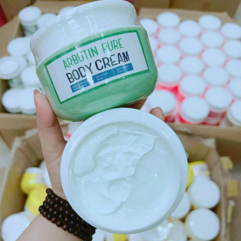 Hũ kem body và kết cấu kem bên trong