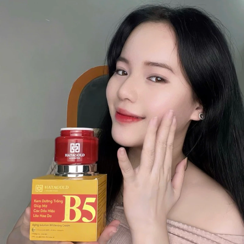Kem Dưỡng Sáng Da B5 Hatagold Cosmetics Màu Đỏ 10g