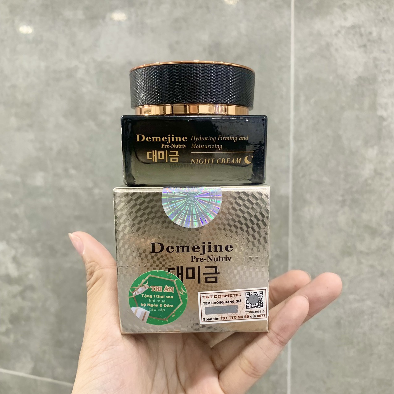 Tem TT Cosmetic và nhãn kiểm tra mã trên hộp sản phẩm