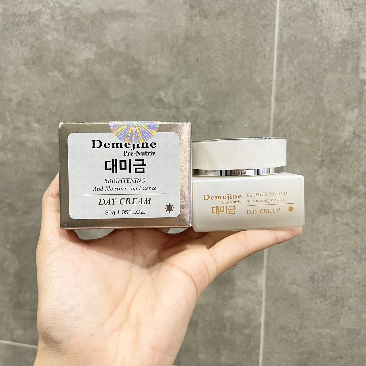 Kem Face Demejine Ban Ngày Pre-Nutriv Brightening And Moisturizing Essence Day Cream 30g