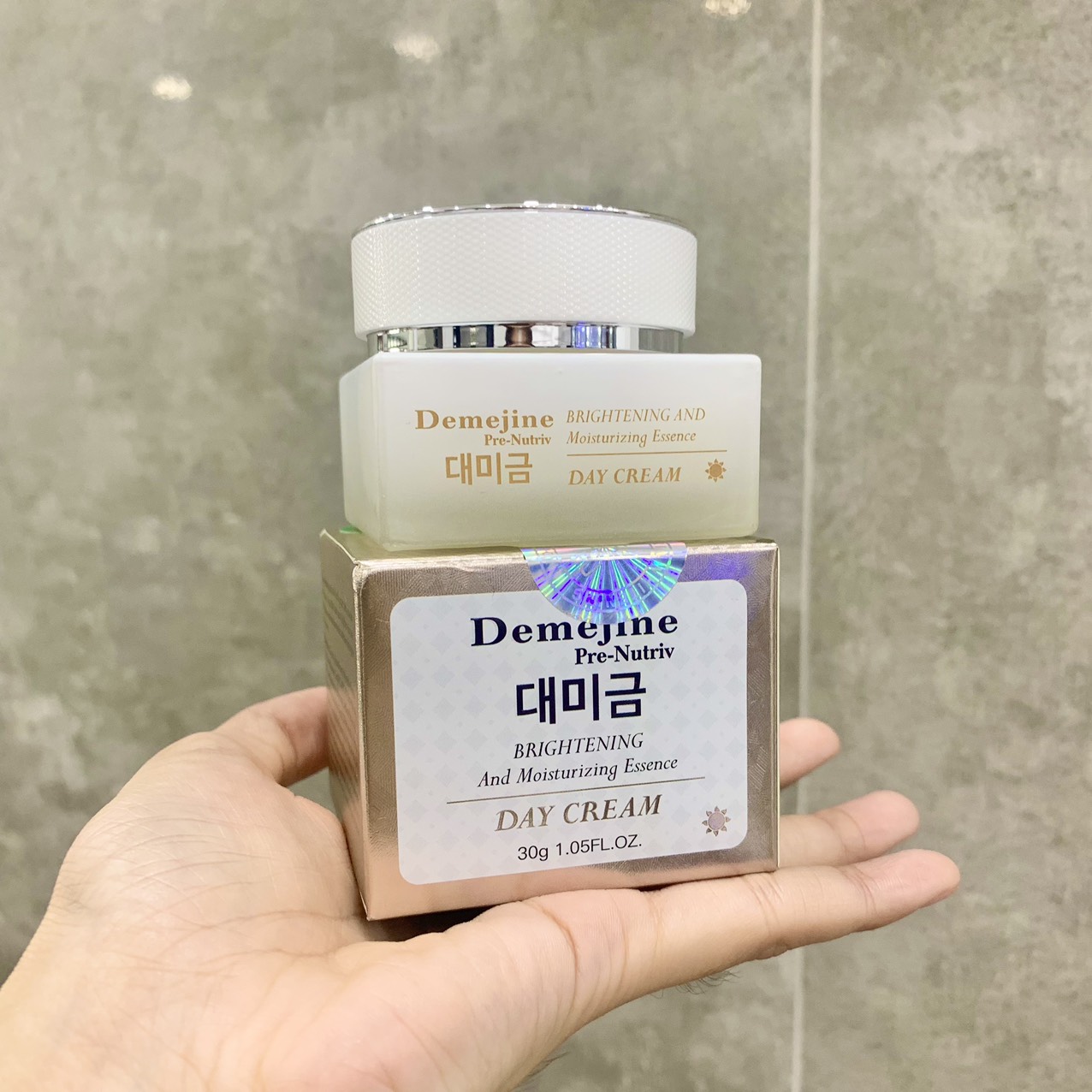 Kem Face Demejine Ban Ngày Pre-Nutriv Brightening And Moisturizing Essence Day Cream 30g