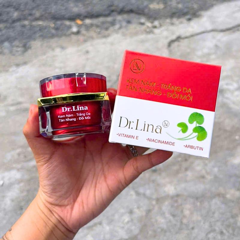 Sản phẩm dạng hũ 18g nhỏ gọn, dễ mang theo