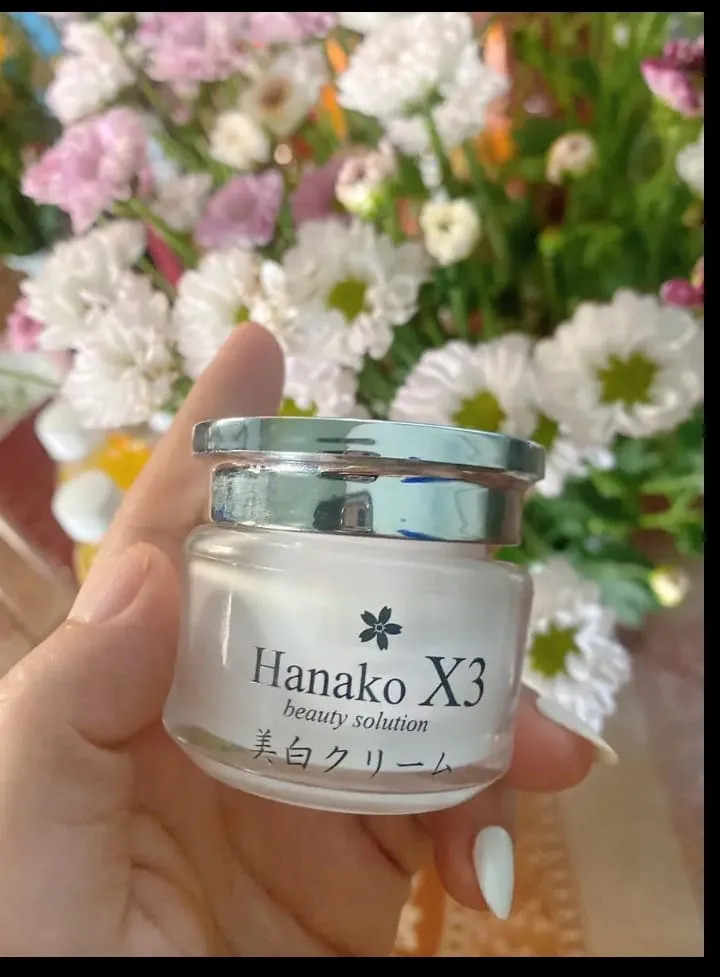 Cận cảnh thiết kế hũ kem nhỏ gọn dễ mang theo