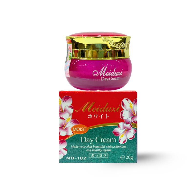 Hũ tím nắp vàng đặt trên hộp in Day Cream, MOIST và MD-102.