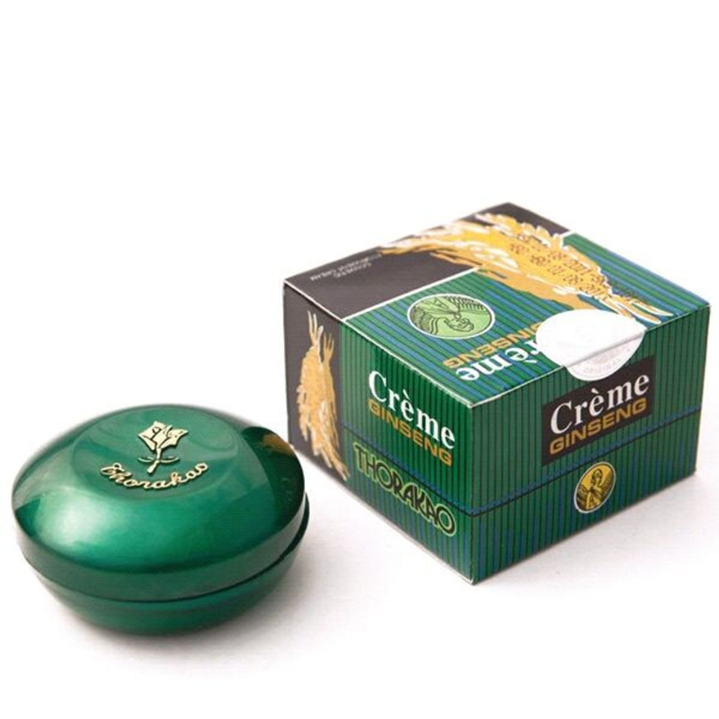 Hình chụp hũ kem và hộp sản phẩm ở góc nghiêng