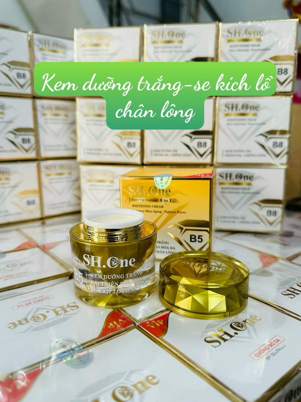 Sản phẩm B5 màu vàng với thiết kế hũ vàng đặc trưng