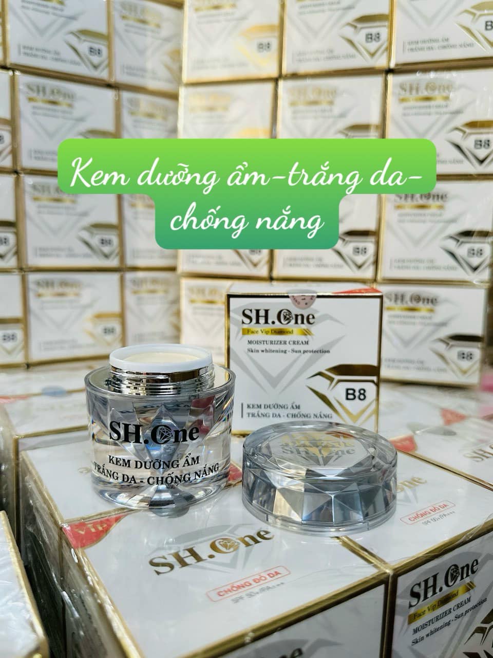 Hũ kem và hộp B8 màu trắng bạc của dòng SH.One