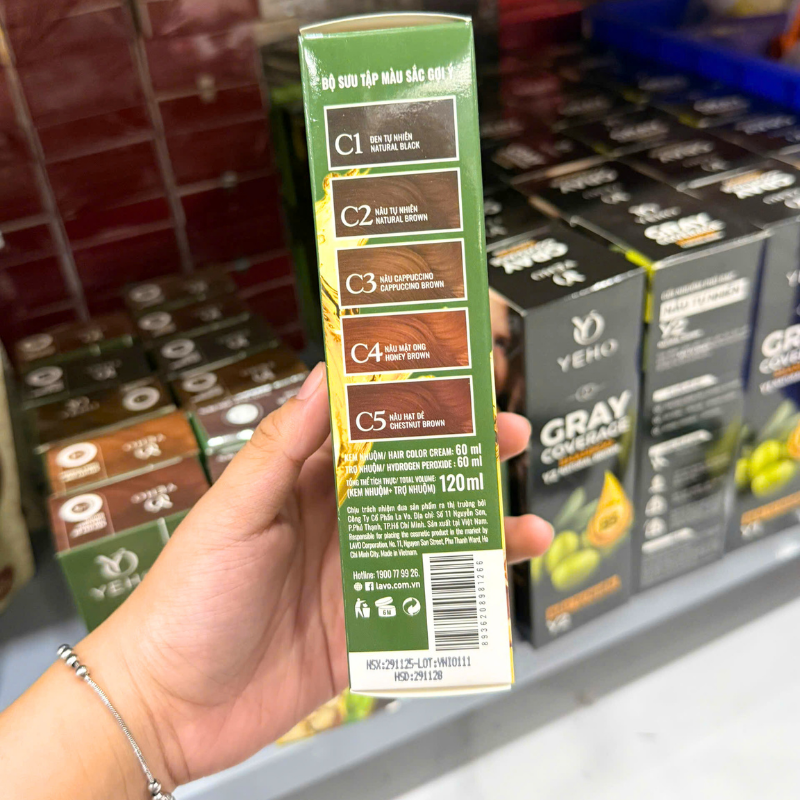 Thông tin tông màu C2 và dung tích tổng 120ml trên vỏ hộp