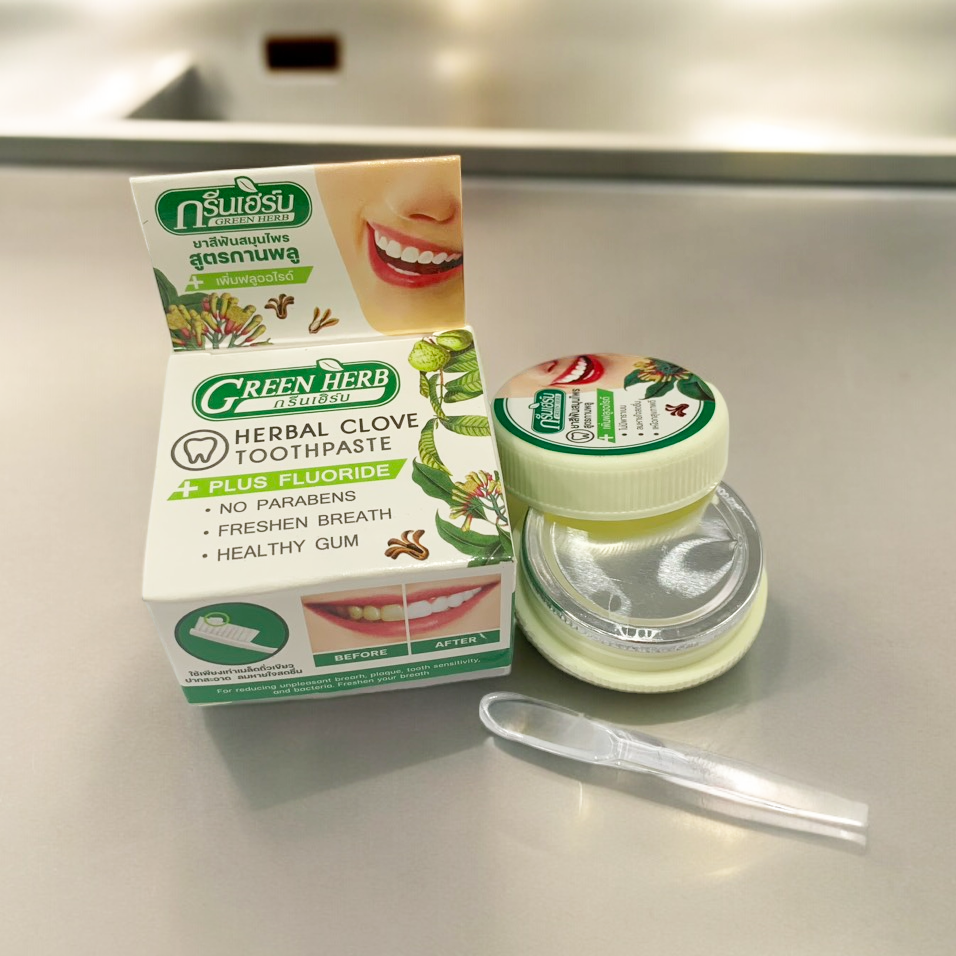 Bao bì sản phẩm thể hiện công thức thảo dược vị đinh hương