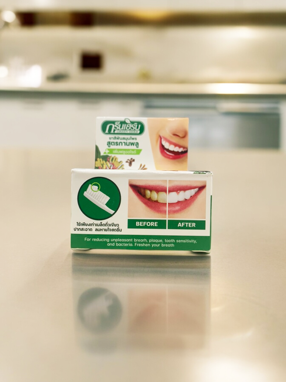 Kem Tẩy Trắng Răng Green Herb Herbal Clove Toothpaste 25g Thái Lan