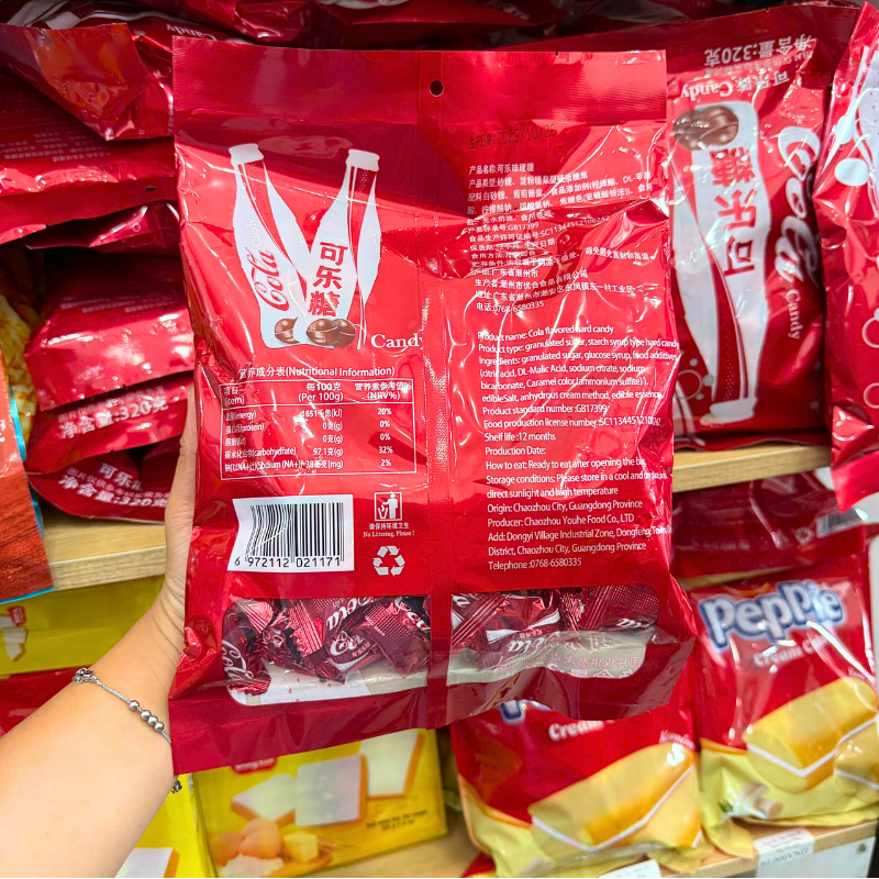Mặt sau bao bì có bảng thành phần và thông tin sản phẩm