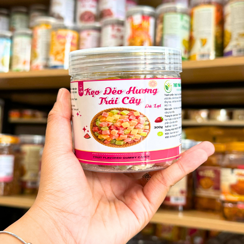 Hũ kẹo dạng viên vuông nhiều màu sắc