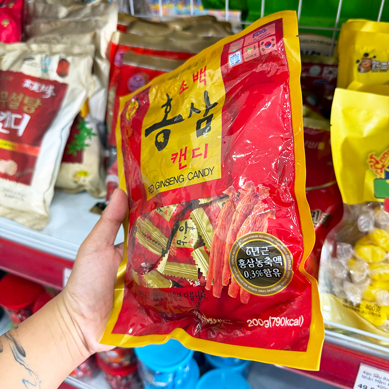 Cận cảnh thông tin 200g/790kcal và hồng sâm cô đặc 0,3%