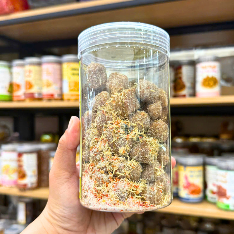 Sản phẩm bên trong hũ với lớp gia vị phủ rõ ràng