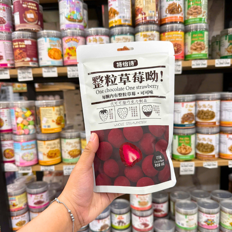Mặt sau bao bì hiển thị thông tin sản phẩm và bảng thành phần